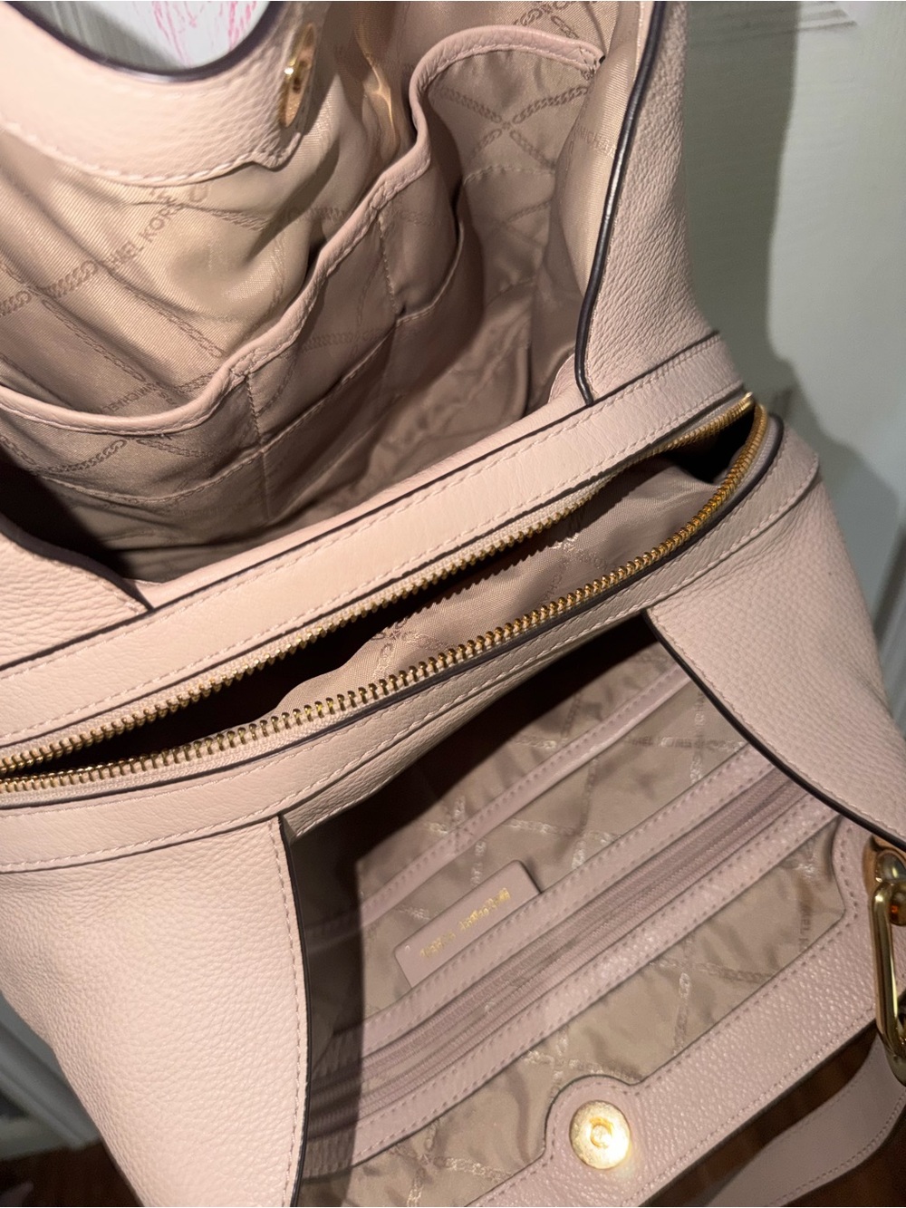 Michael Kors Pale Blush Leather Shoulder Tote with Gold Hardware - Picture 10 of 12